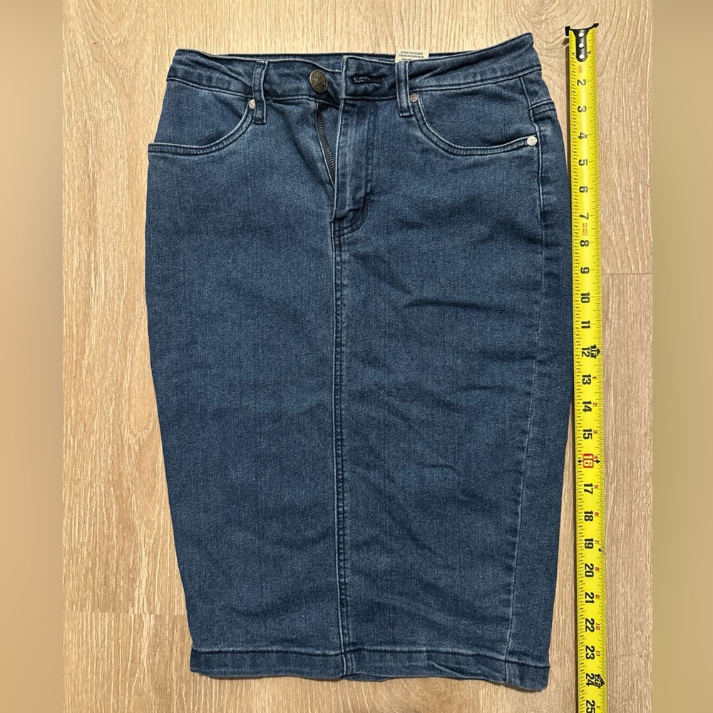 Lexi Jeans Womens 2 Blue Denim Classic Mid Length Pencil Skirt w/Small Back Slit